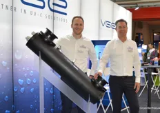It looks a bit like a submarine, someone remarked. It has to do with water, but cannot sail, this solution for UV-C disinfection of water from VGE. In the photo: Ruud van der Ven and Rob van Esch.